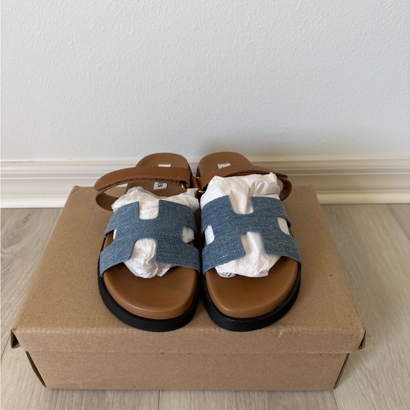 Steve Madden Blue and Brown H-Strap Sandals - Picture 3 of 7